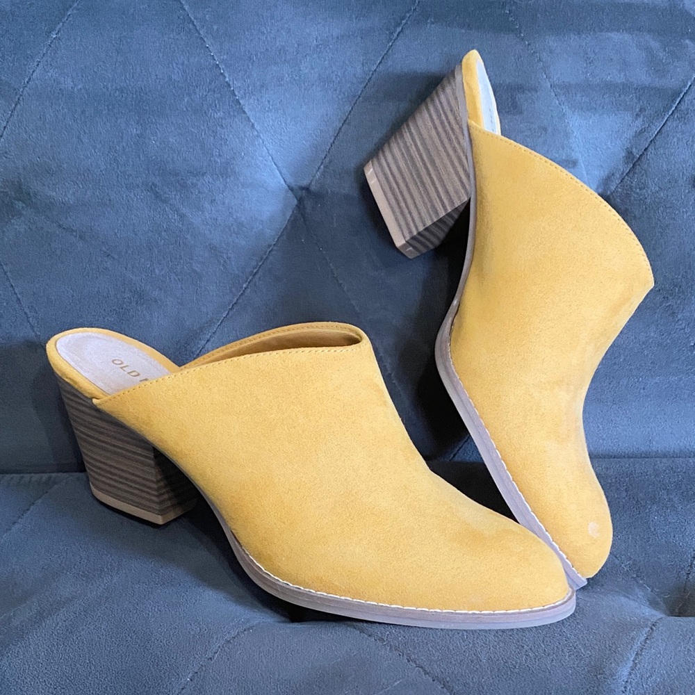Old Navy Mustard Yellow Block Heel Mules